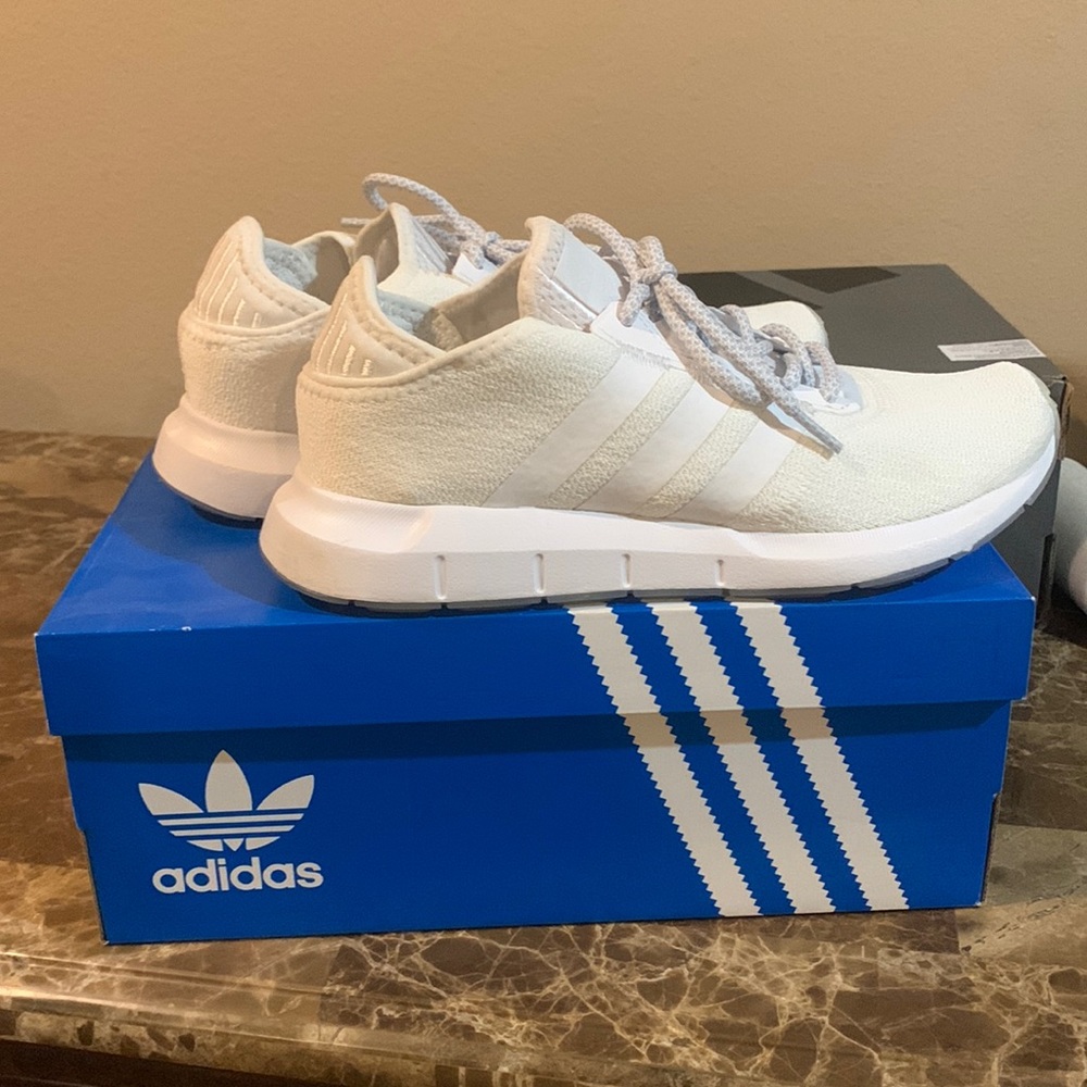 Womens adidas swift run size 7.5! Excellent condition. Worn 1 time.